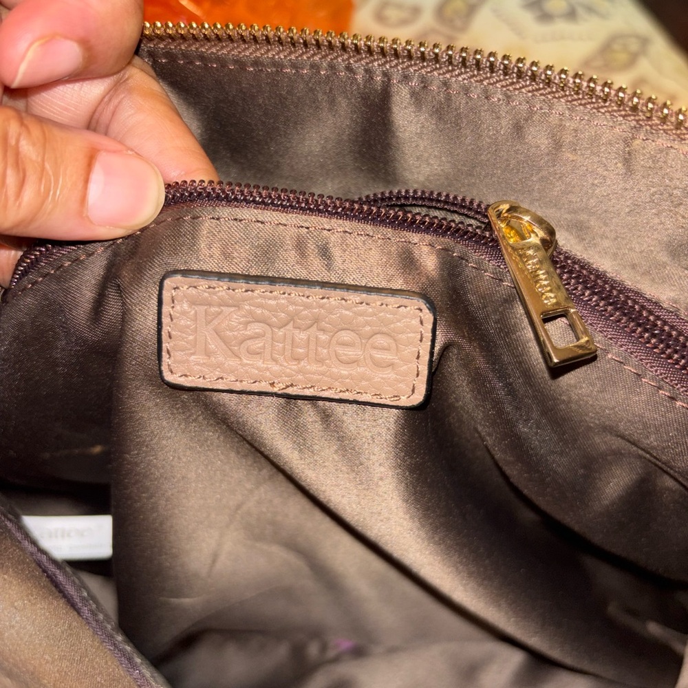 Kattee Elegant Tan Pebble Leather Satchel - Picture 7 of 8
